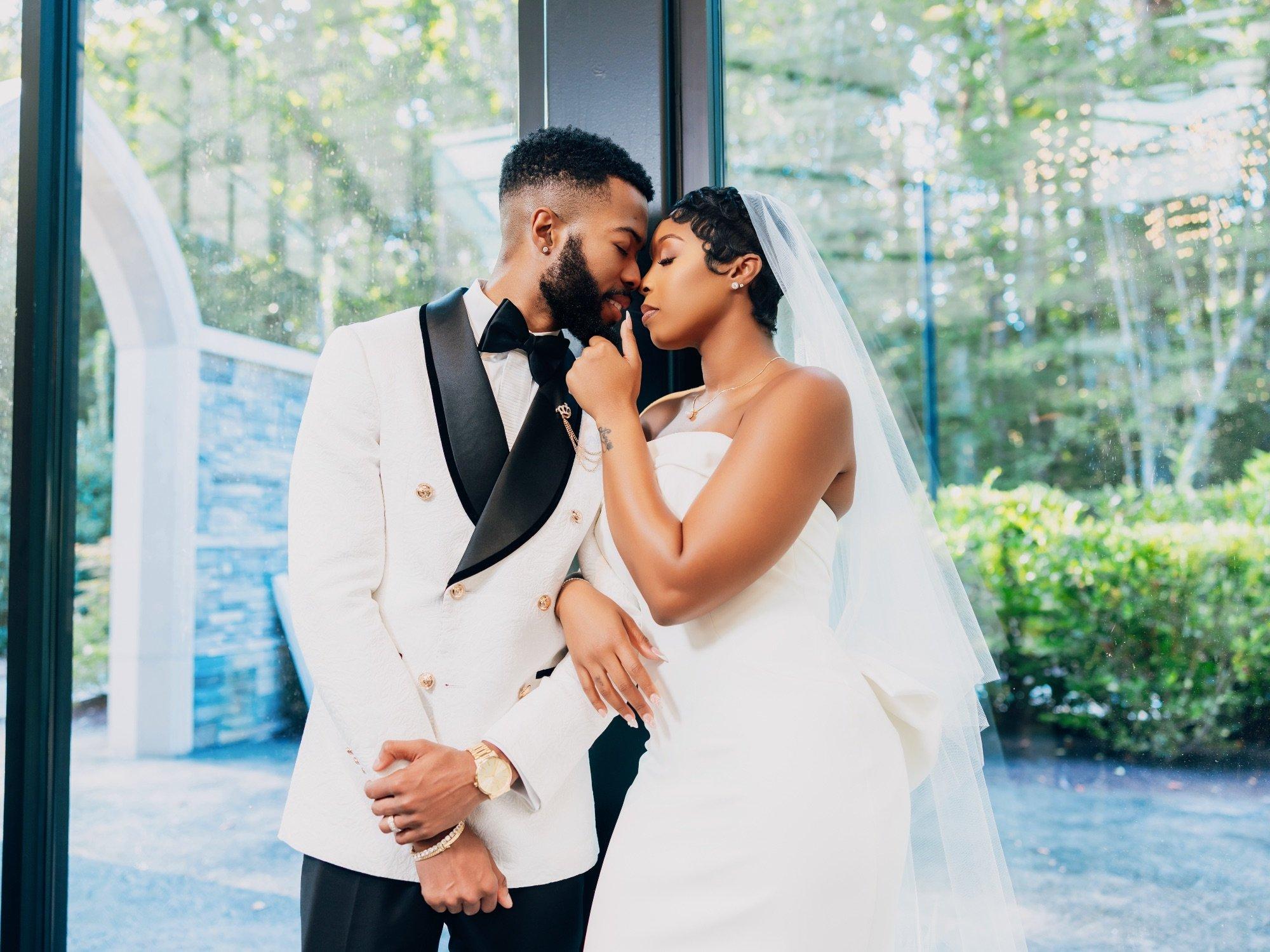 carousel-hero-element image-0